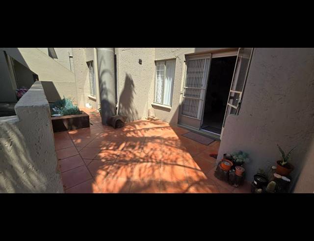 3 BEDROOM TOWNHOUSE FOR SALE IN MAGALIESKRUIN